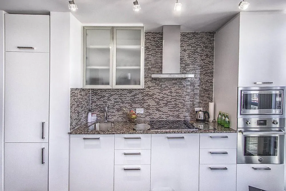 Atlantis Furnished Suites - York Street Toronto Hotel