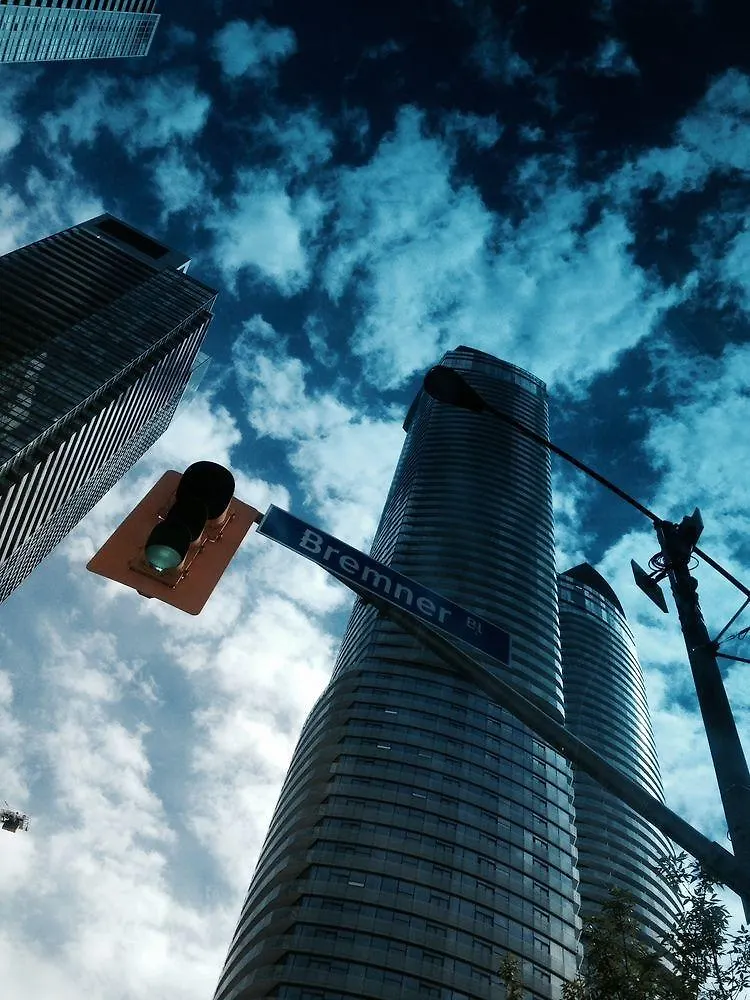Hotel Atlantis Furnished Suites - York Street Toronto