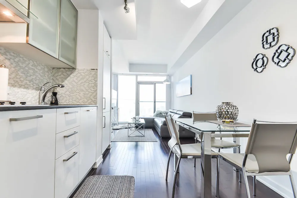 Hotel Atlantis Furnished Suites - York Street Toronto