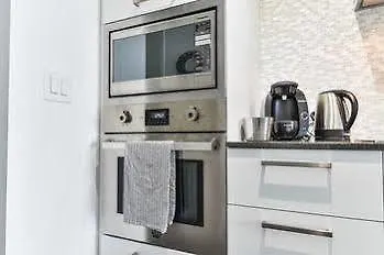 Hotel Atlantis Furnished Suites - York Street Toronto