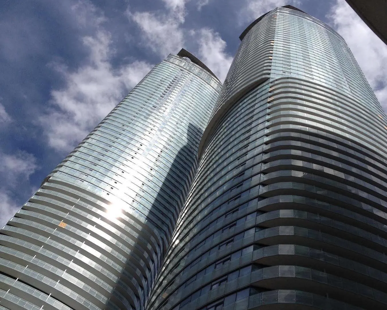 Atlantis Furnished Suites - York Street Toronto Canada