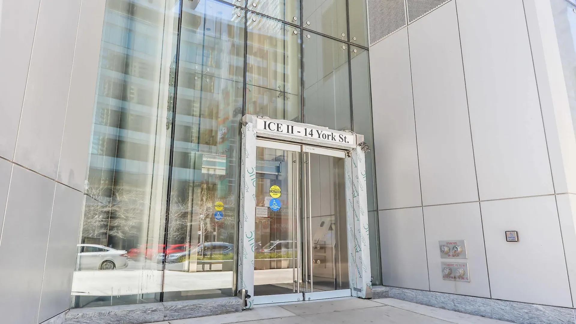 Atlantis Furnished Suites - York Street Toronto