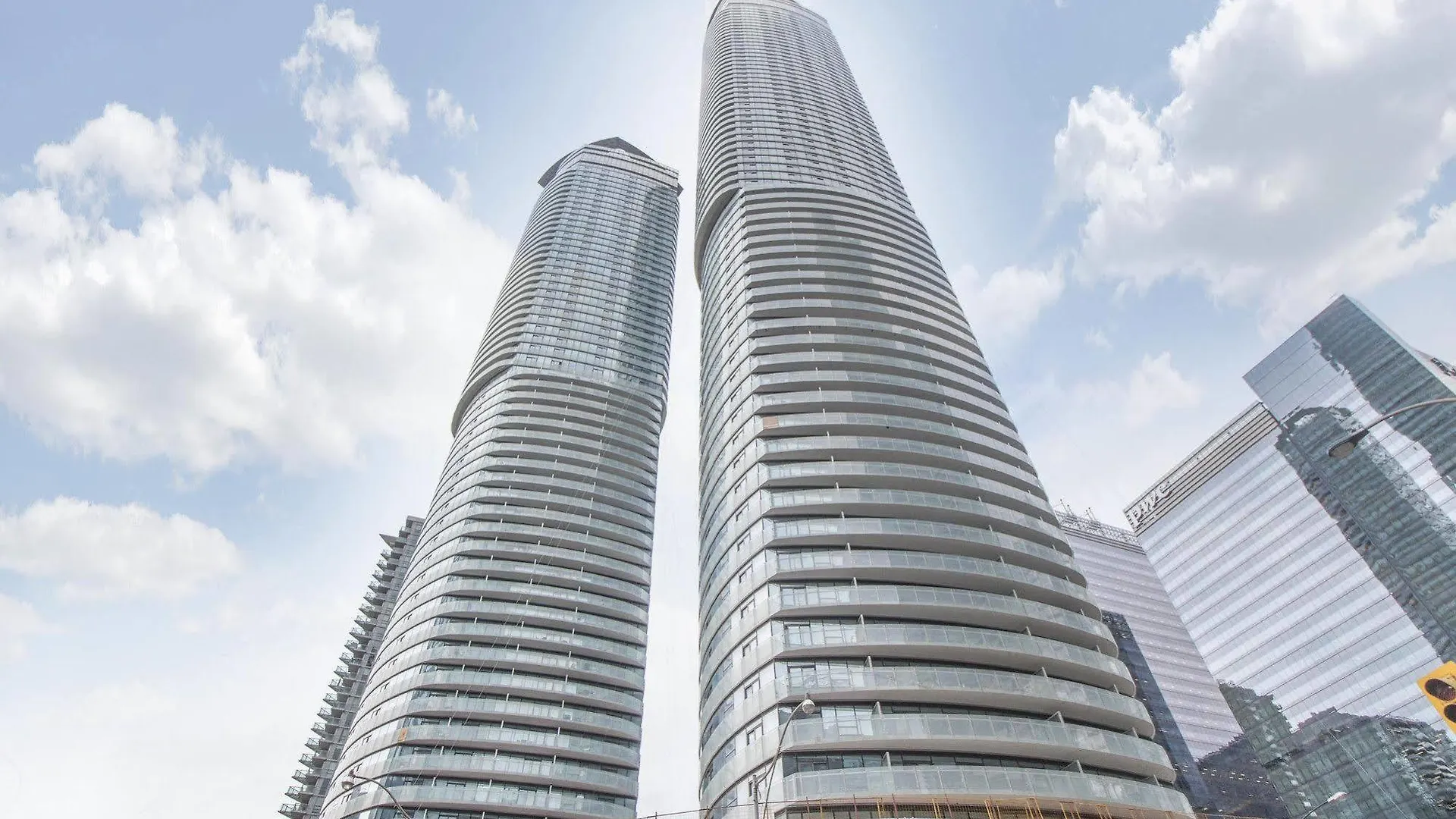 Atlantis Furnished Suites - York Street Toronto Hotel