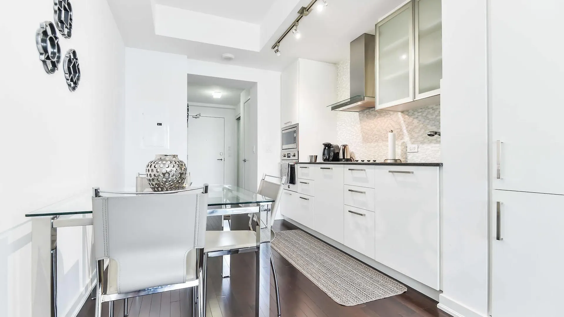 Atlantis Furnished Suites - York Street Toronto Hotel