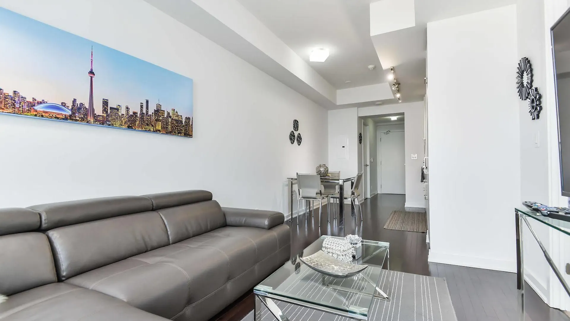 **** Hotel Atlantis Furnished Suites - York Street Toronto Canada