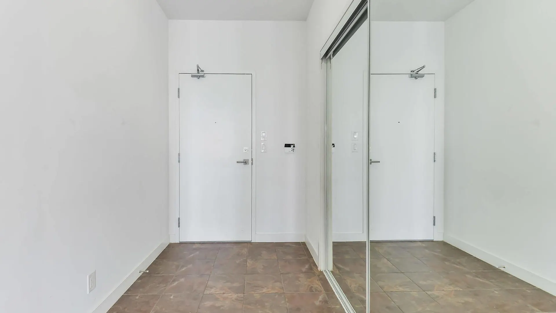 Hotel Atlantis Furnished Suites - York Street Toronto