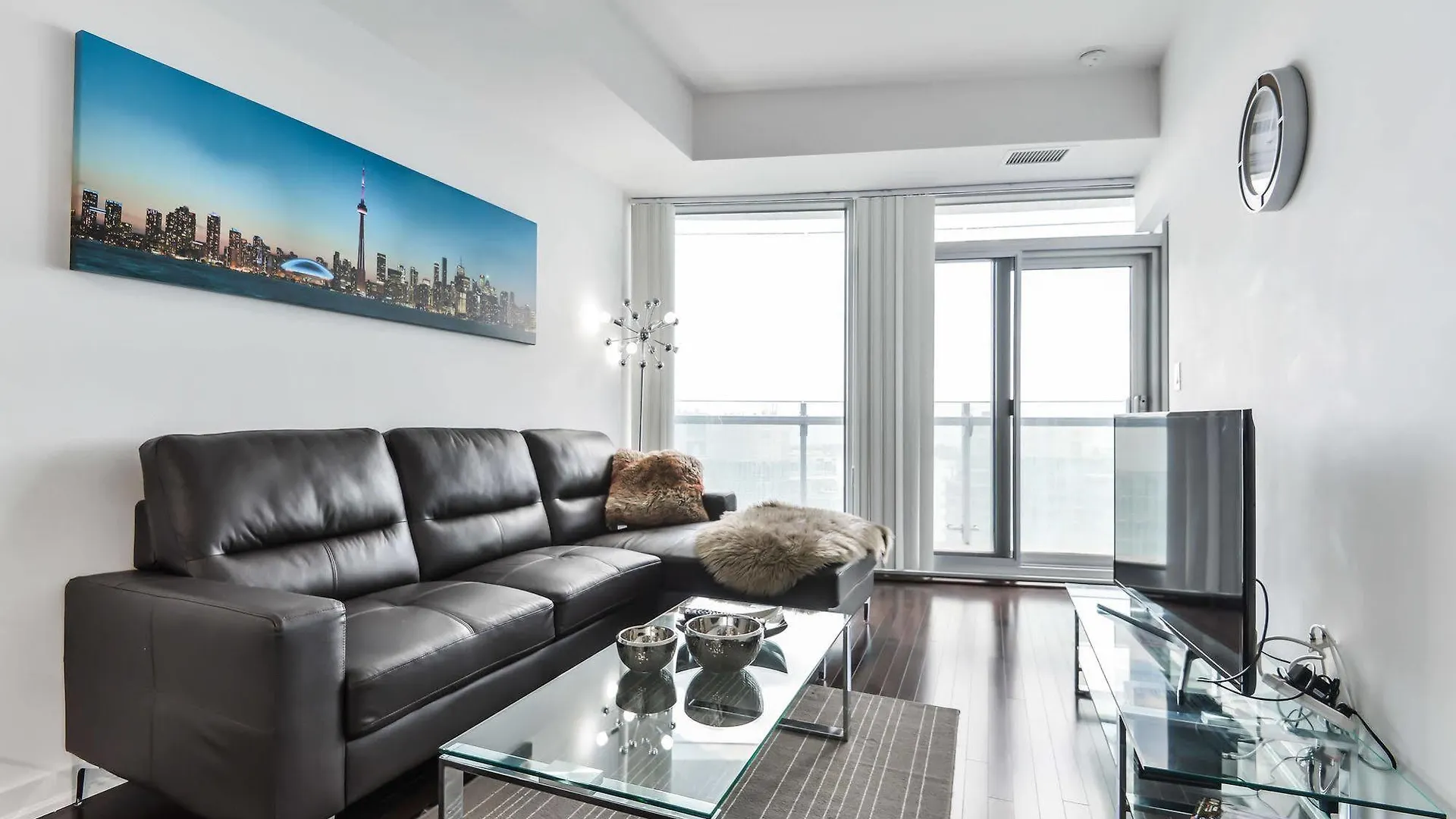 Hotel Atlantis Furnished Suites - York Street Toronto