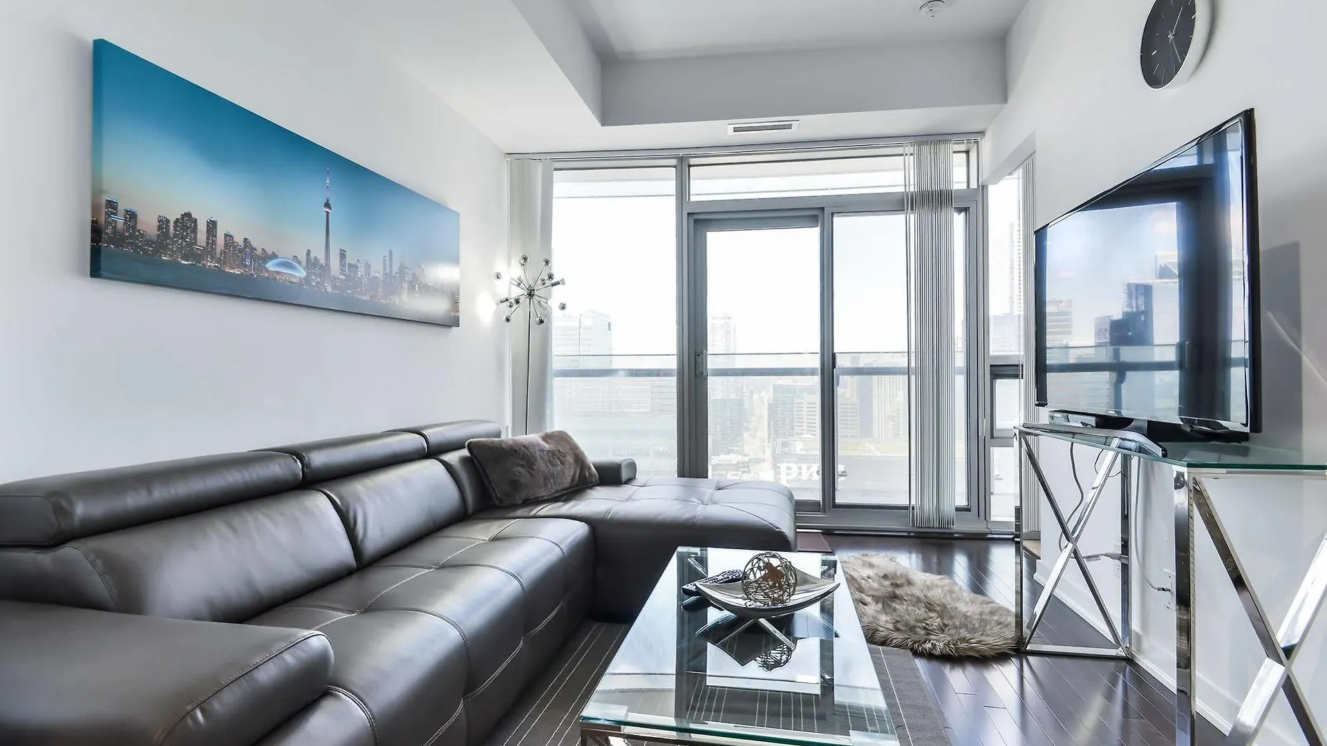 Atlantis Furnished Suites - York Street Toronto Hotel