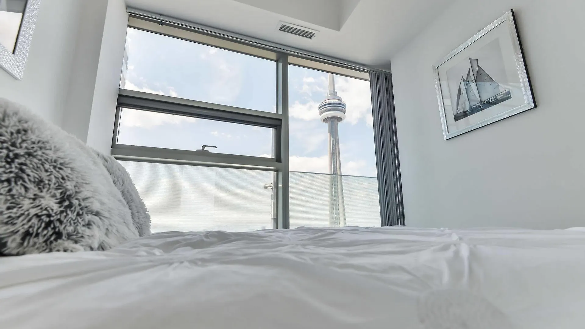 **** Hotel Atlantis Furnished Suites - York Street Toronto Canada