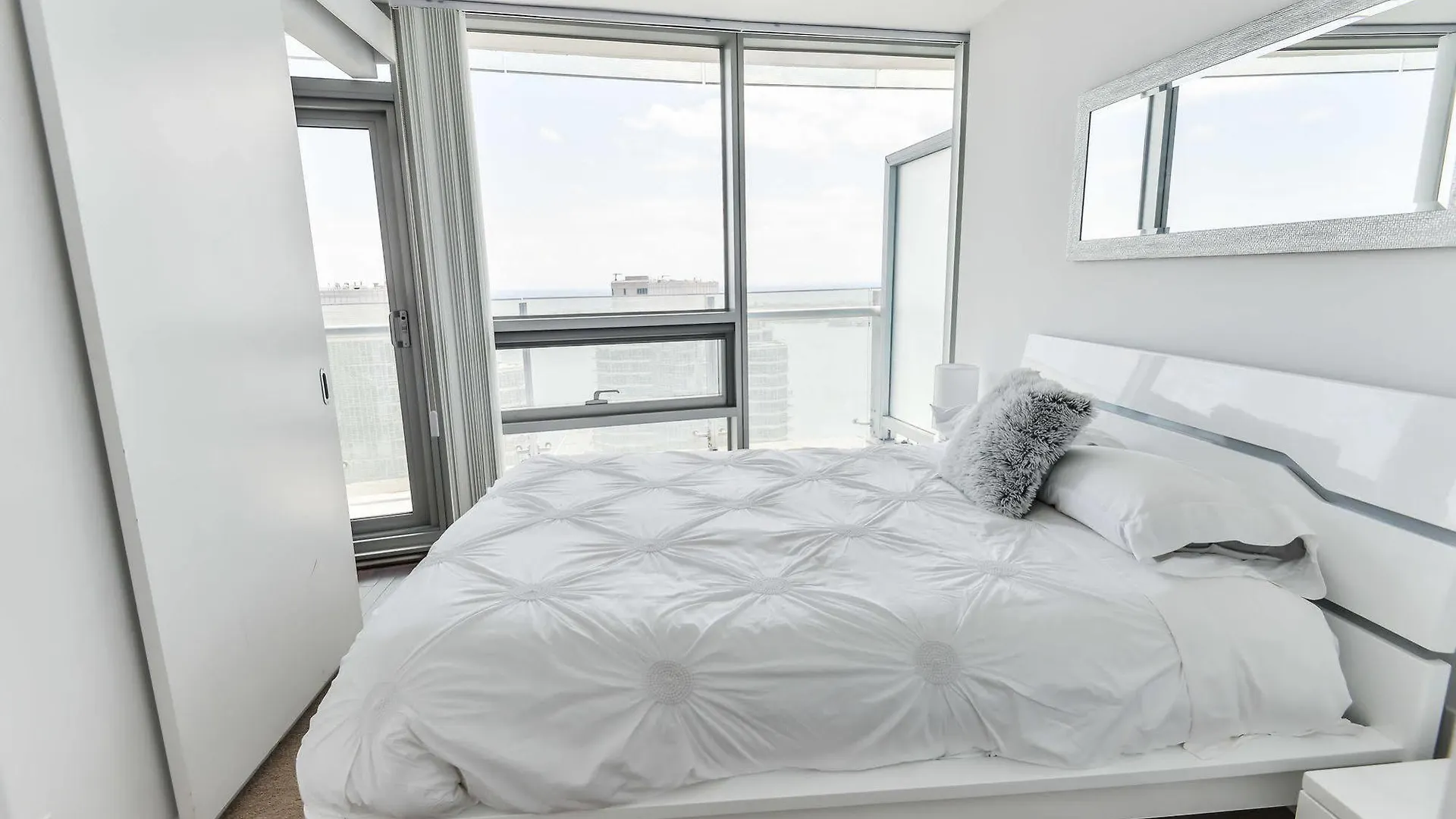 Atlantis Furnished Suites - York Street Toronto 4*,