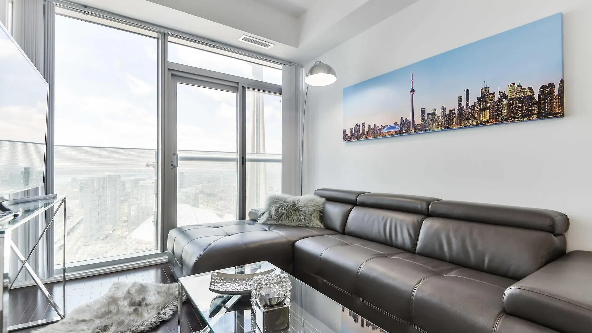 Hotel Atlantis Furnished Suites - York Street Toronto