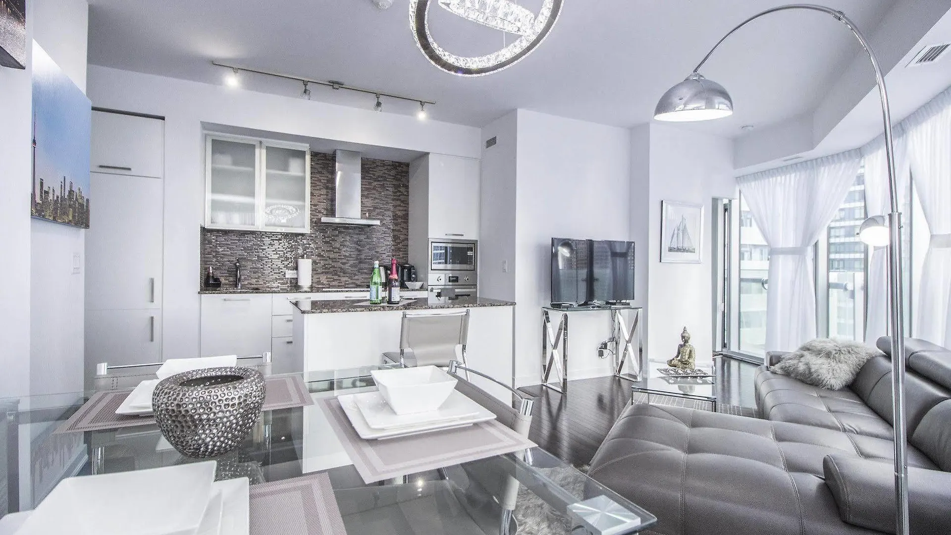Hotel Atlantis Furnished Suites - York Street Toronto
