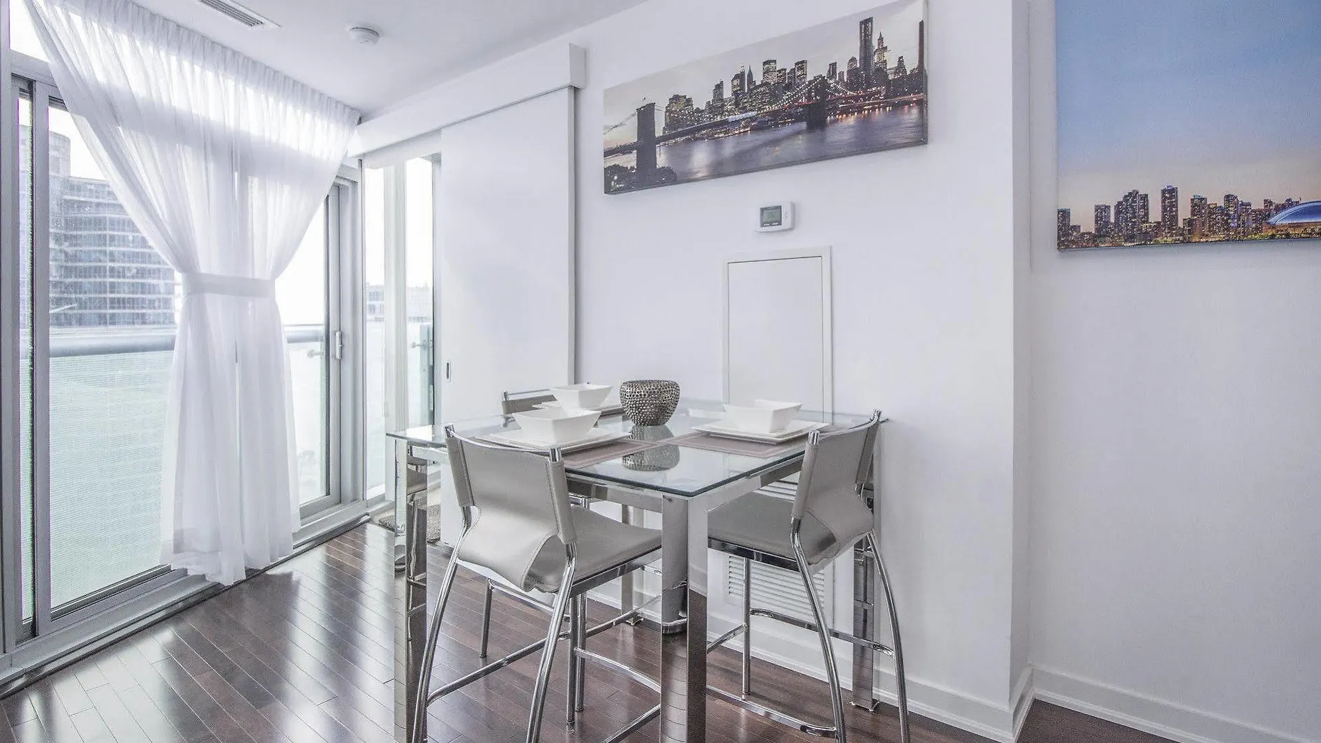 Hotel Atlantis Furnished Suites - York Street Toronto