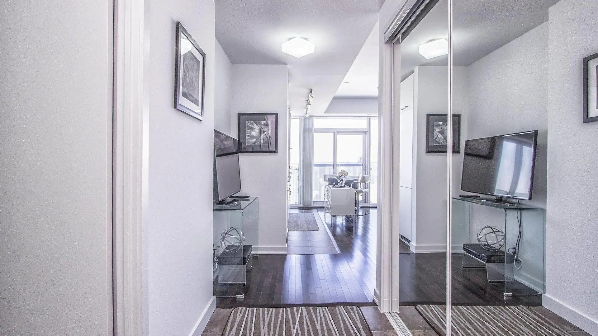 Atlantis Furnished Suites - York Street Toronto