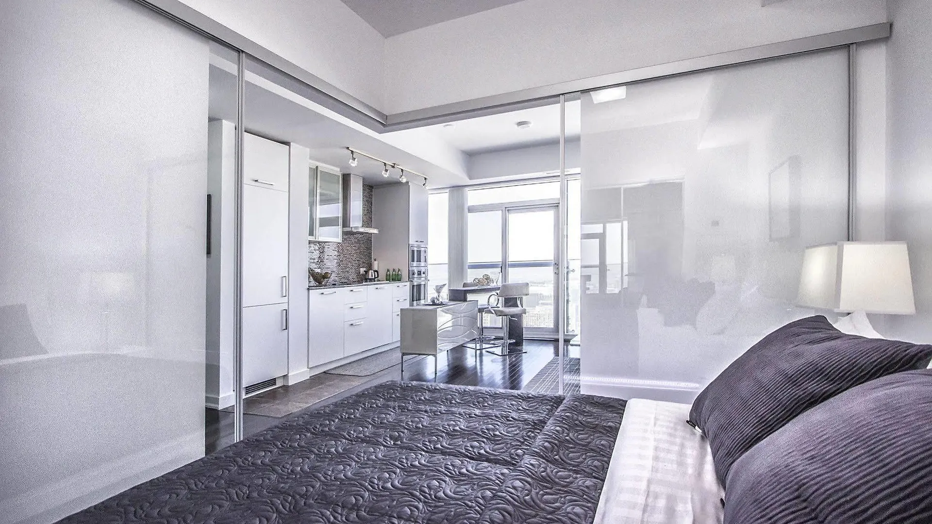 Atlantis Furnished Suites - York Street Toronto Canada