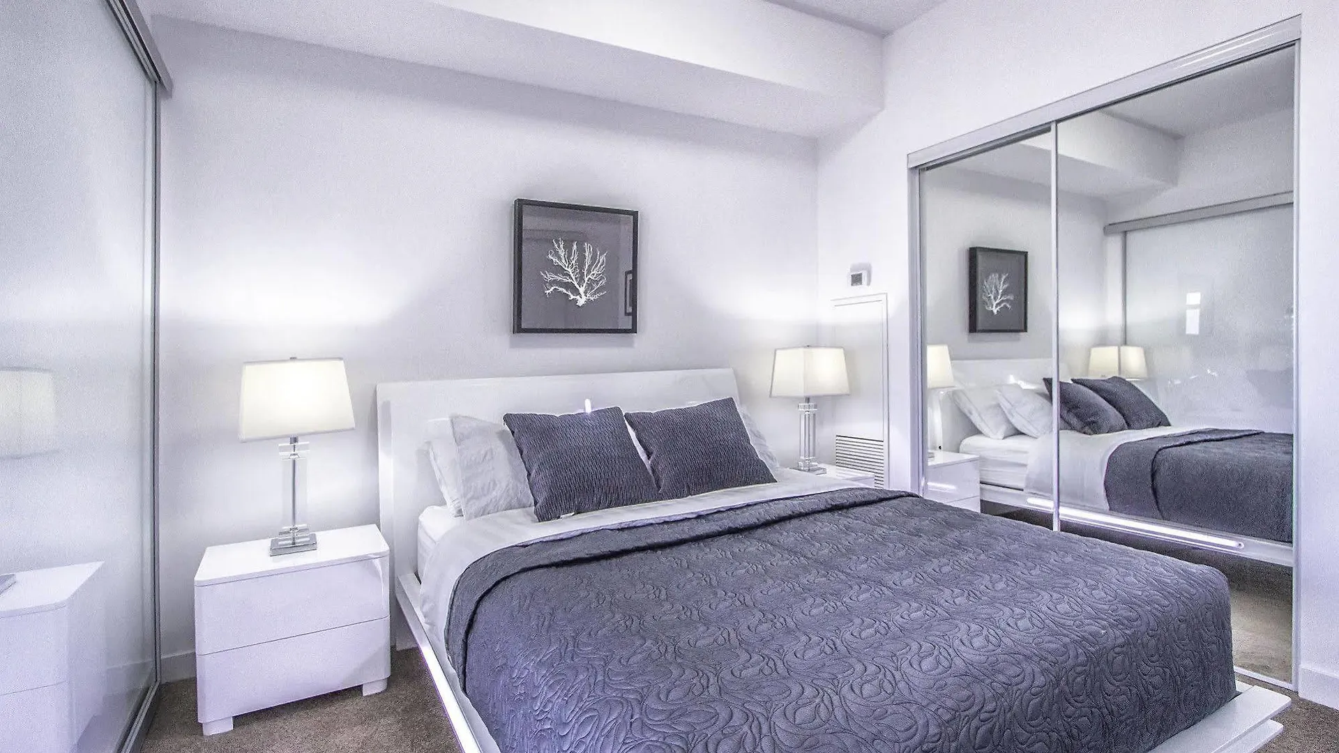 Atlantis Furnished Suites - York Street Toronto Hotel