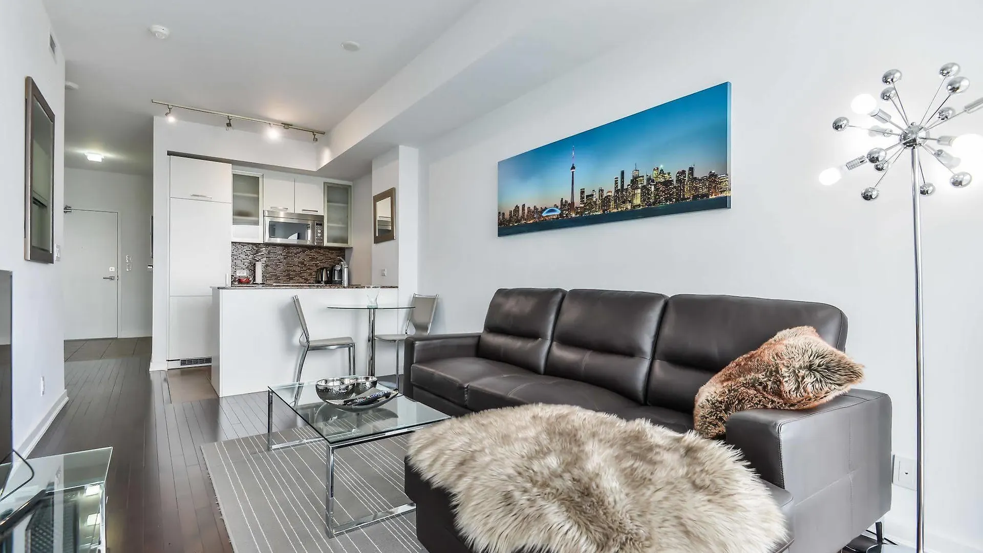 Atlantis Furnished Suites - York Street Toronto